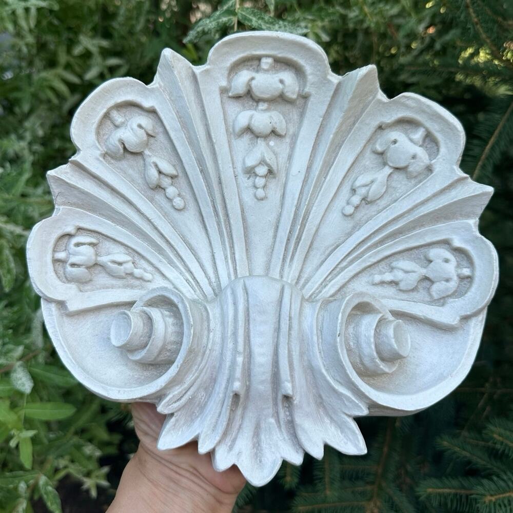 Vintage Shell Wall Plaque resin ornate off white decor 9x9”